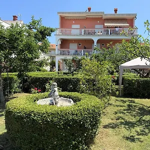 3* Gostinjska kuća Mira